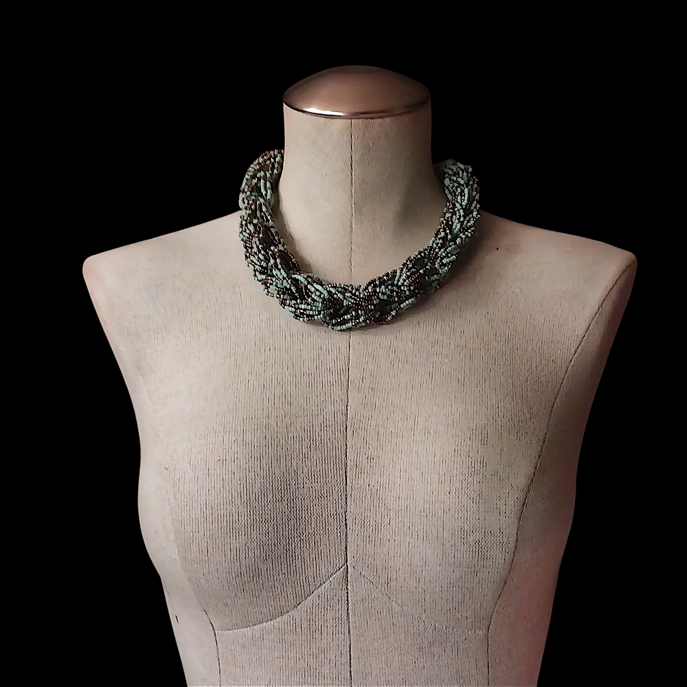 Chic Braided Necklace in Black and Silver